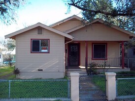 3235 Myers St in Oroville, CA - Building Photo