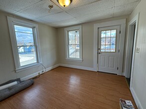 18 Middle St in Newport, NH - Foto de edificio - Building Photo