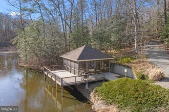 3535 Meadow Rd in Sandston, VA - Building Photo - Building Photo