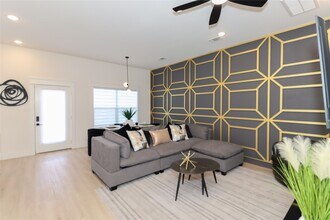 4902 Higgins St in Houston, TX - Building Photo - Building Photo