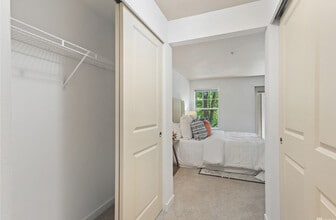 7711 NE 175th St in Kenmore, WA - Foto de edificio - Building Photo