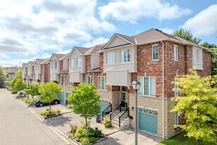 Capri Village Townhomes in Mississauga, ON - Building Photo