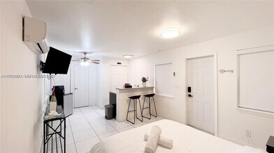 1950 SW 5th St in Miami, FL - Building Photo - Building Photo