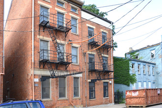 208 Magnolia St in Cincinnati, OH - Foto de edificio - Building Photo