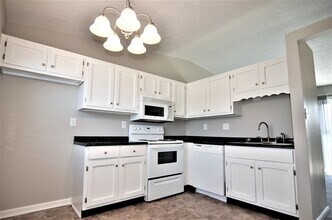 5333 Padre Ln in Indianapolis, IN - Foto de edificio - Building Photo