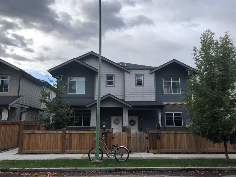 1015 Stockwell Ave in Kelowna, BC - Building Photo