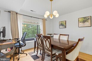 11430 Strand Dr in Rockville, MD - Building Photo