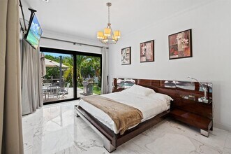 2437 Castilla Isle in Fort Lauderdale, FL - Building Photo - Building Photo