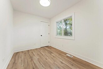 18241 Ridgewood Ave in Lansing, IL - Building Photo - Building Photo