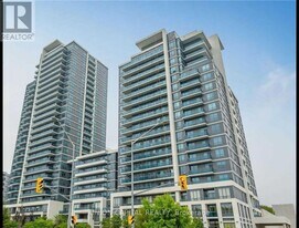7167 Yonge St in Markham, ON - Building Photo