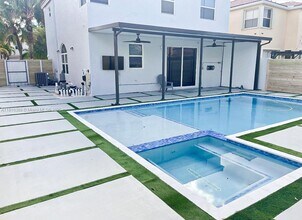 656 NW 157th Ave in Pembroke Pines, FL - Building Photo - Building Photo