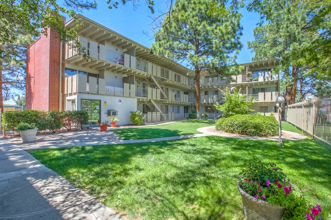 The Lanai Apartments in Albuquerque, NM - Building Photo