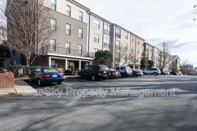 770-73D Walker Square in Charlottesville, VA - Building Photo