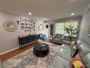 37 Dorchester Dr in East Brunswick, NJ - Building Photo - Building Photo