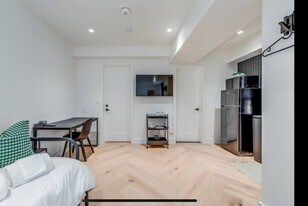 65 Claremont St in Toronto, ON - Building Photo