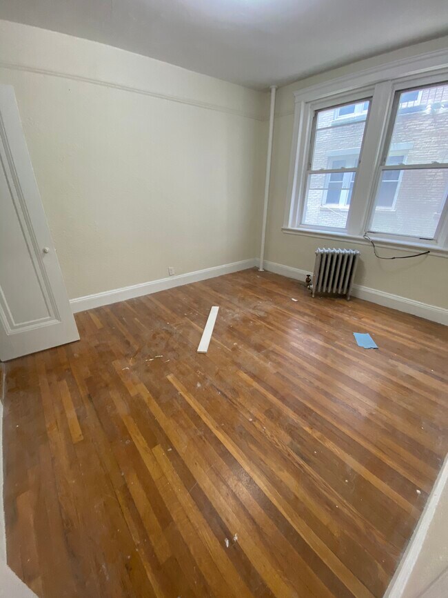 1687 Commonwealth Ave, Unit 10 in Boston, MA - Building Photo - Building Photo