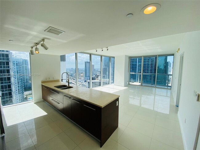 475 Brickell Ave, Unit # 3715 in Miami, FL - Building Photo - Building Photo