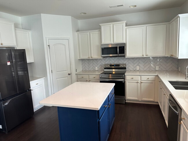 1842 Swan Dr in Charlotte, NC - Building Photo - Building Photo