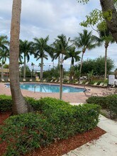 3549 Forest Hill Blvd in Palm Springs, FL - Foto de edificio - Building Photo