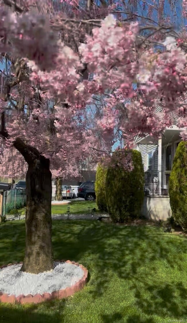 7 White Plains Ave in Elmsford, NY - Building Photo - Building Photo