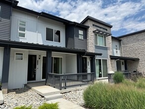 7348 W Asbury Dr in Lakewood, CO - Building Photo - Building Photo