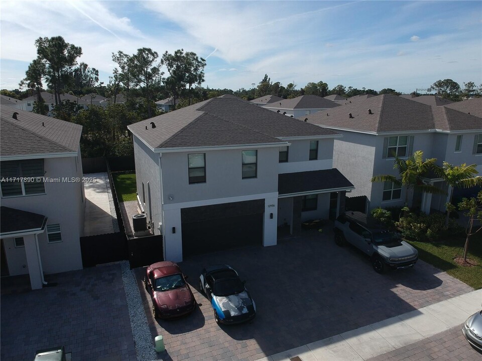 12948 SW 265th Terrace in Homestead, FL - Foto de edificio