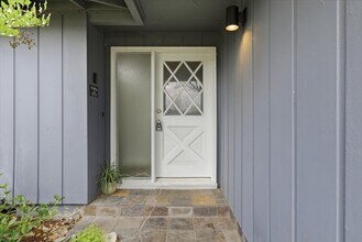 2500 Alma Dr in Medford, OR - Building Photo - Building Photo