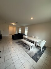 409 Dakota Crk in Canyon Lake, TX - Foto de edificio - Building Photo