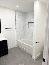 17000 Burbank Blvd, Unit 305 in Los Angeles, CA - Building Photo - Building Photo