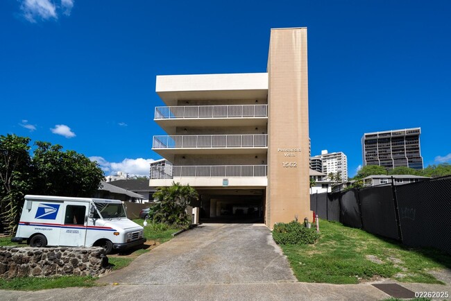 1562 Pensacola St in Honolulu, HI - Building Photo - Building Photo