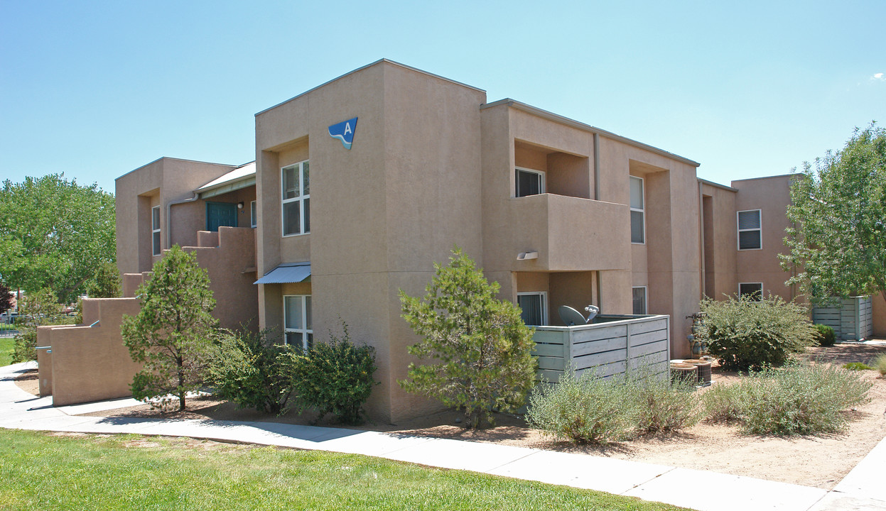 Bluewater Village in Albuquerque, NM - Foto de edificio