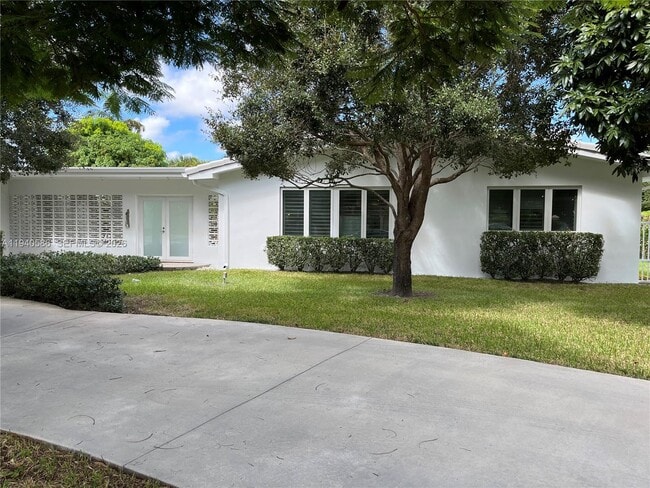 7921 SW 143rd St in Palmetto Bay, FL - Building Photo - Building Photo