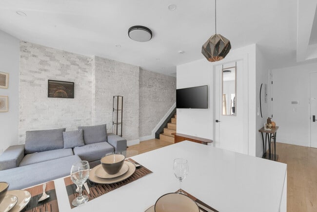 217 Schaefer St in Brooklyn, NY - Building Photo - Building Photo