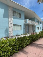 401 Collins Ave in Miami Beach, FL - Foto de edificio - Building Photo