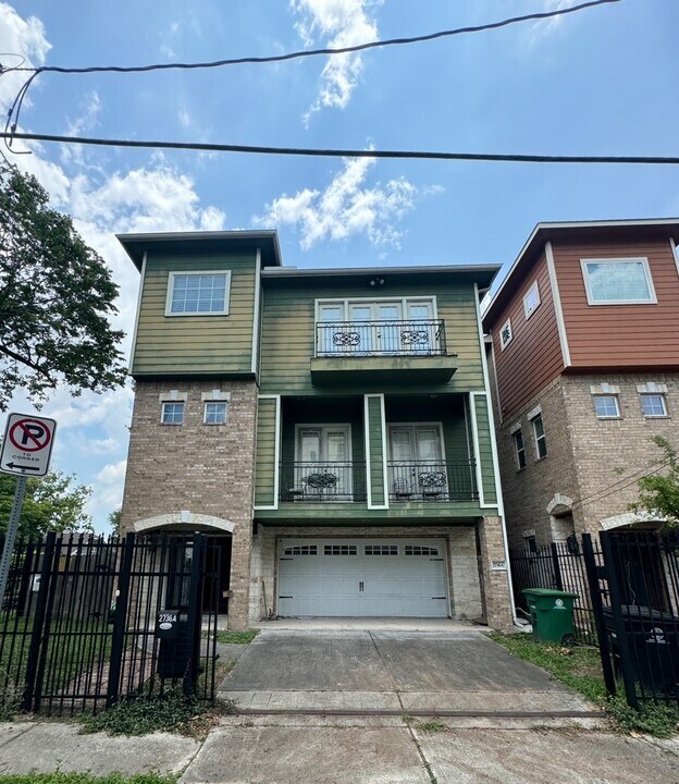 2736 Cortlandt St in Houston, TX - Building Photo