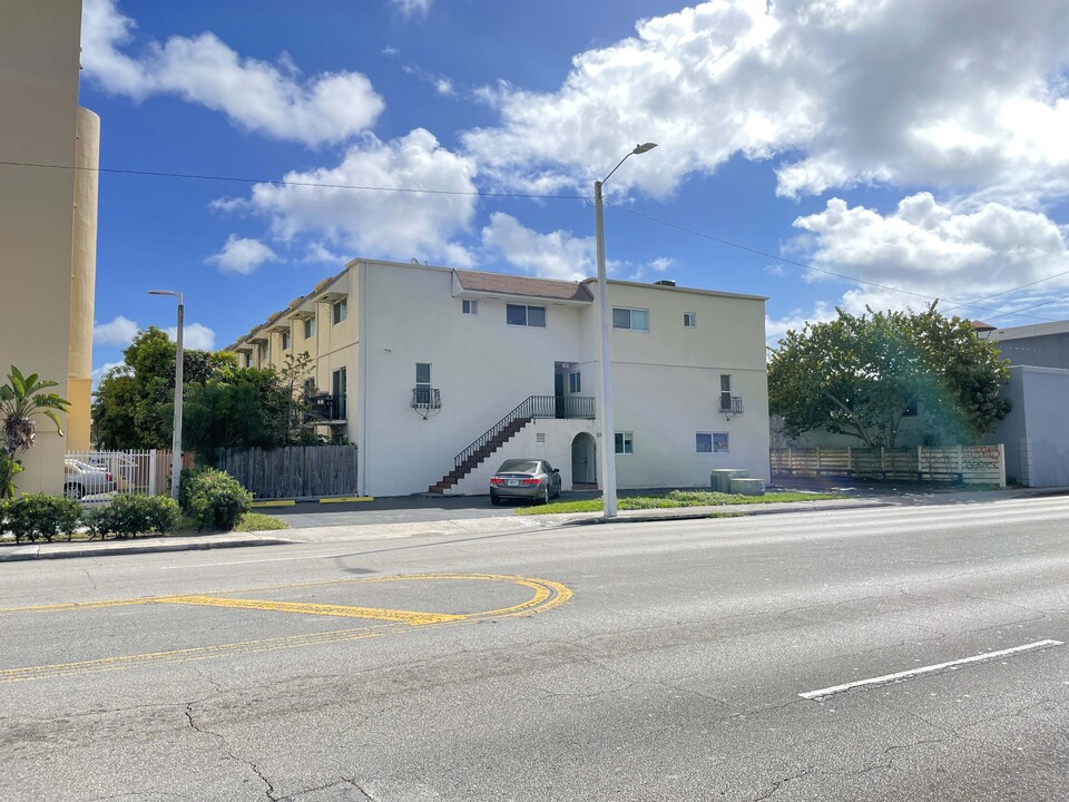 669 SW 37th Ave in Miami, FL - Building Photo