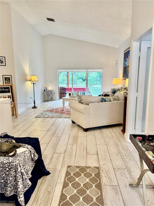 685 SW 198th Terrace in Pembroke Pines, FL - Building Photo - Building Photo