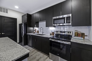 Istana At Wurzbach in San Antonio, TX - Building Photo