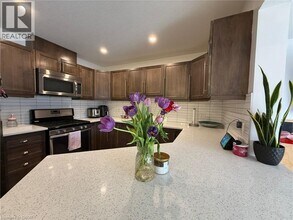 174 Templewood Dr in Kitchener, ON - Building Photo - Building Photo