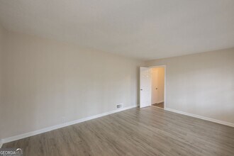 2058 River Rd in Ellenwood, GA - Building Photo - Building Photo