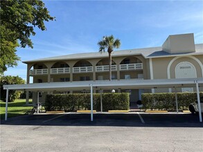 100 Valley Stream Dr, Unit 100 Valley Stream Drive # in Naples, FL - Foto de edificio - Building Photo