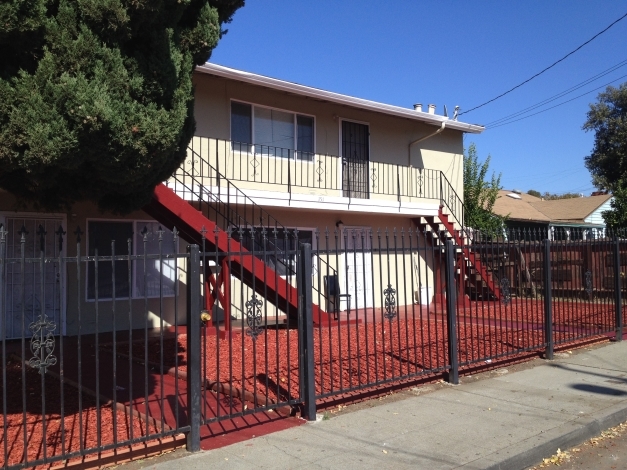 151 Catron Dr in Oakland, CA - Building Photo