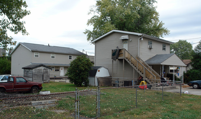 2113 Sycamore St in Kenova, WV - Foto de edificio - Building Photo