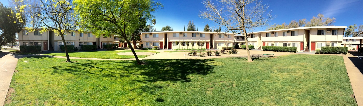 Spartan Oaks Apartments in Sacramento, CA - Building Photo