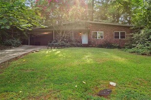 2627 Woodacres Rd NE in Atlanta, GA - Building Photo