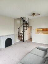 17 Charter Oak Pl, Unit 2 in Hartford, CT - Building Photo