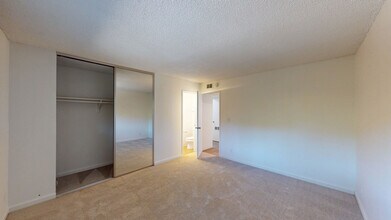 1002 Ignacio Blvd in Novato, CA - Building Photo - Building Photo
