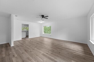 2247 Oak Shores Dr in Houston, TX - Building Photo - Building Photo