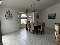 2541 SW 37th St in Cape Coral, FL - Foto de edificio - Building Photo