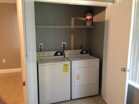 2850 N Oakland Forest Dr in Oakland Park, FL - Building Photo